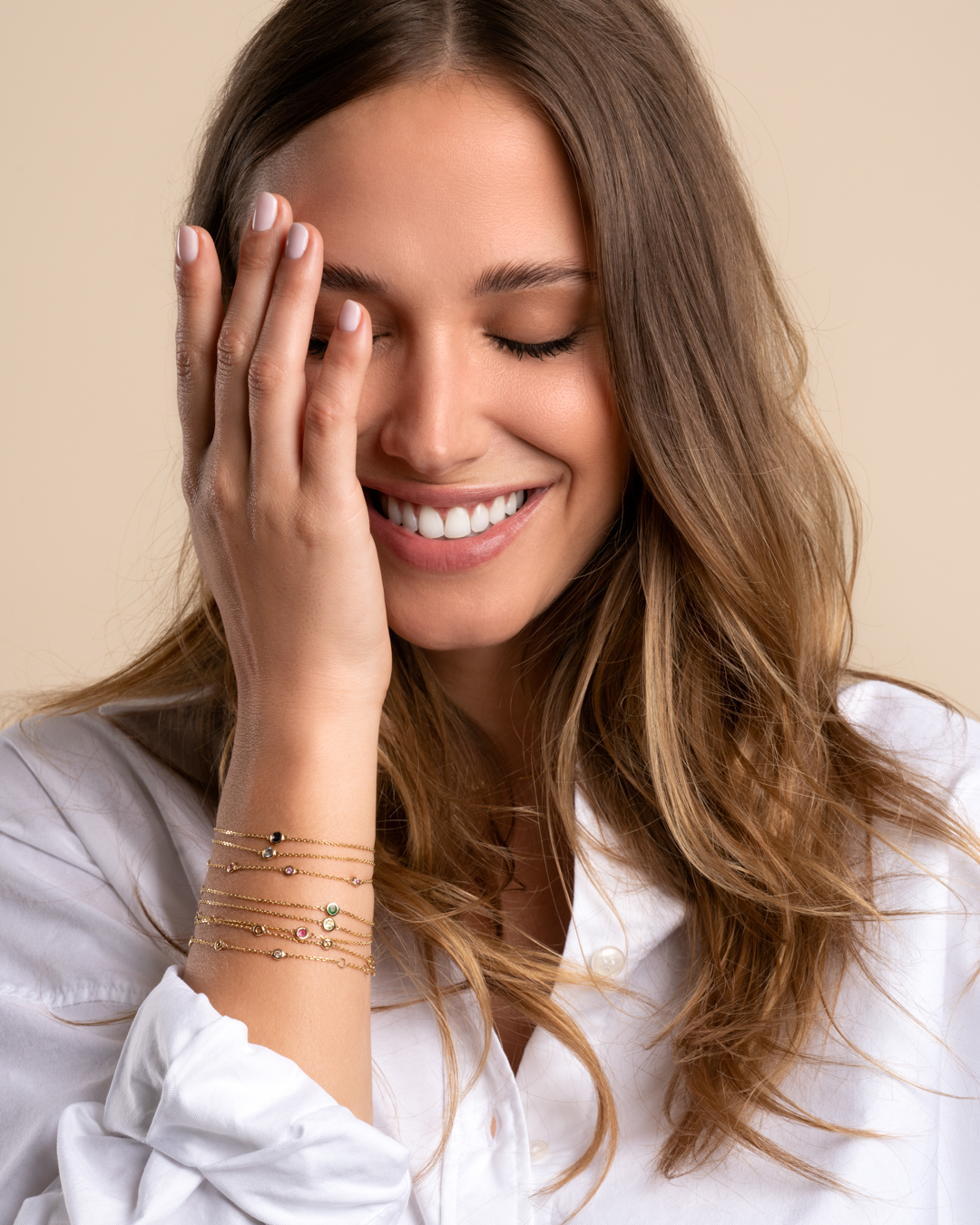 Photo portrait femme avec bijoux bracelet Jikaia